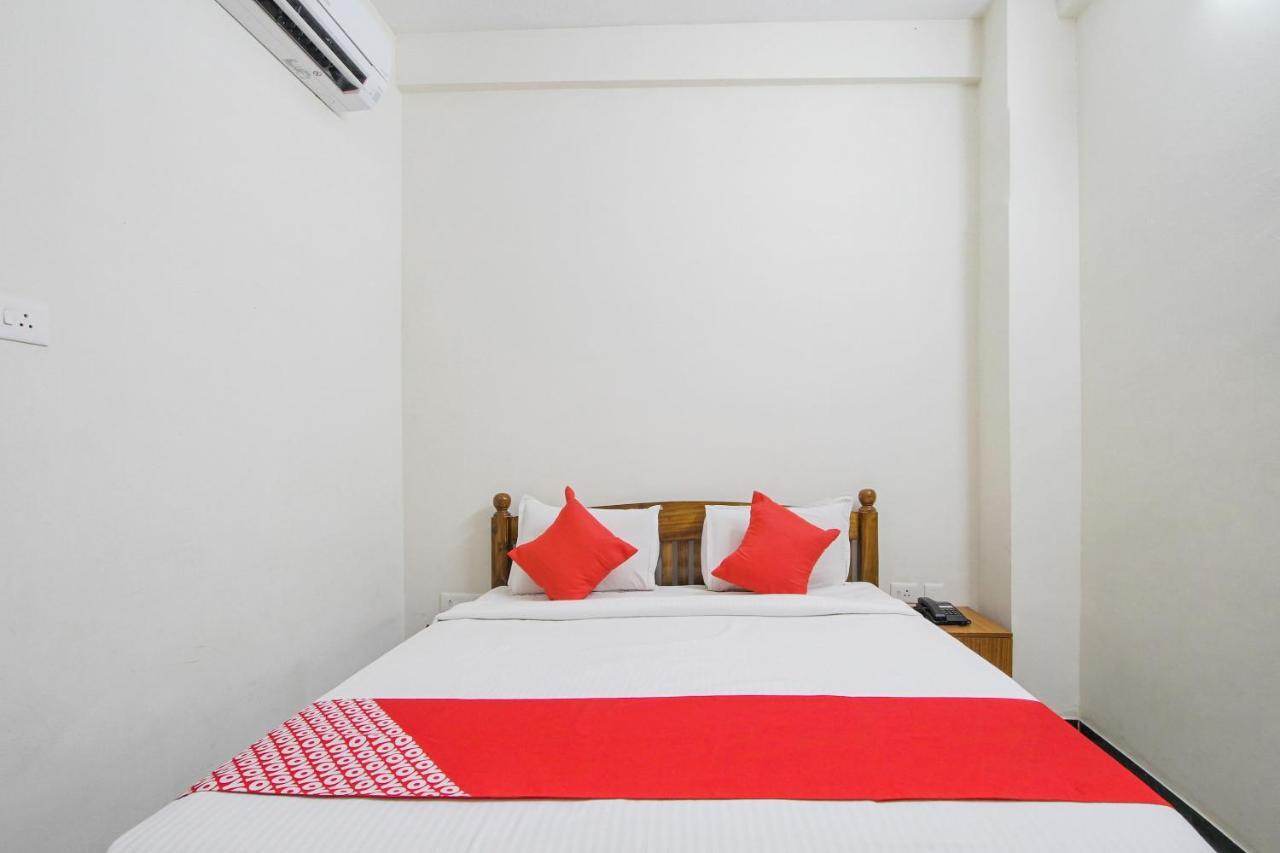 Oyo 62220 Hotel Stay Inn Kalyān Exteriör bild
