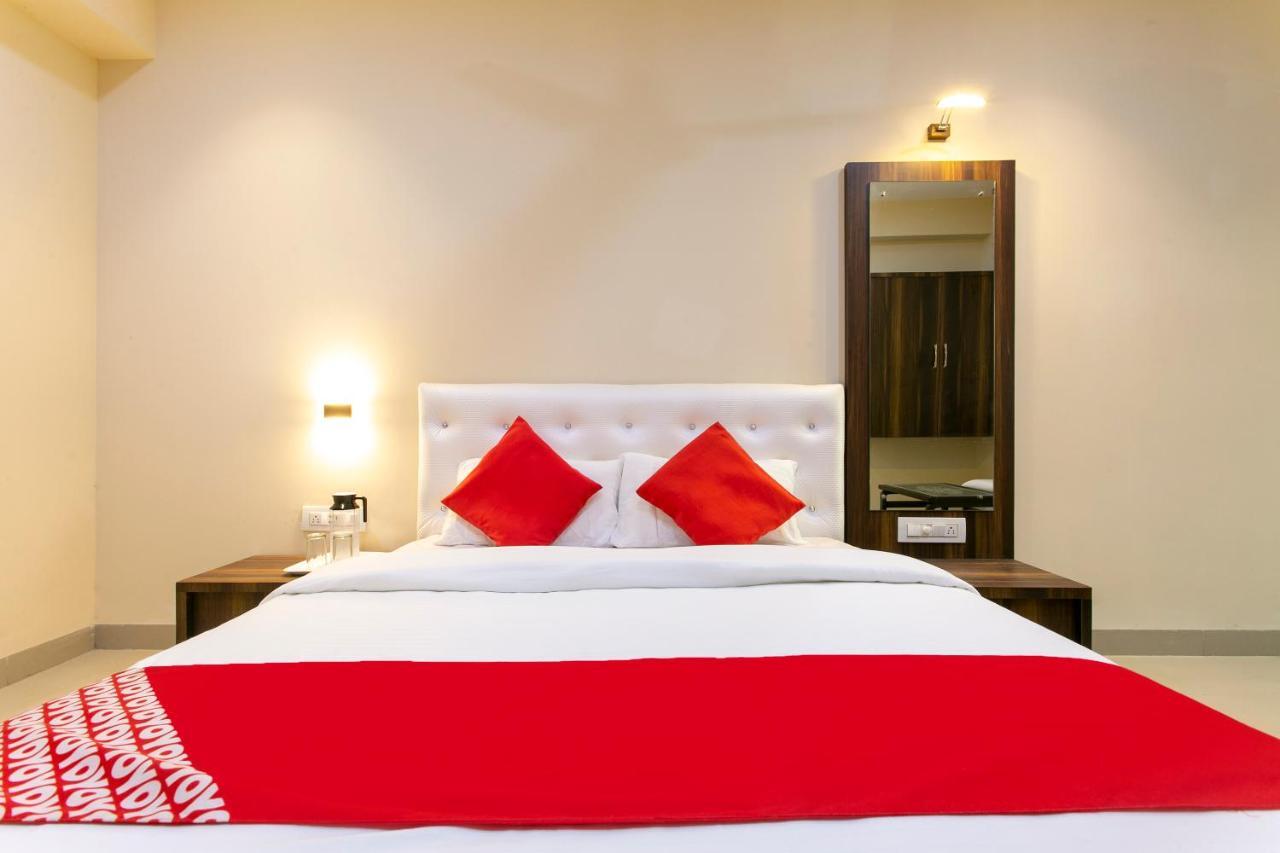 Oyo 62220 Hotel Stay Inn Kalyān Exteriör bild